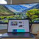 Un monitor Lenovo Legion Y44w-10.